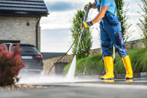 Best Deck Pressure Washing  in Riverside, CA